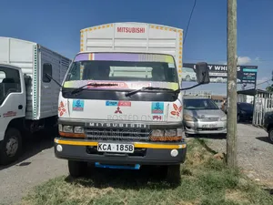 Mitsubishi Fuso 2012 White