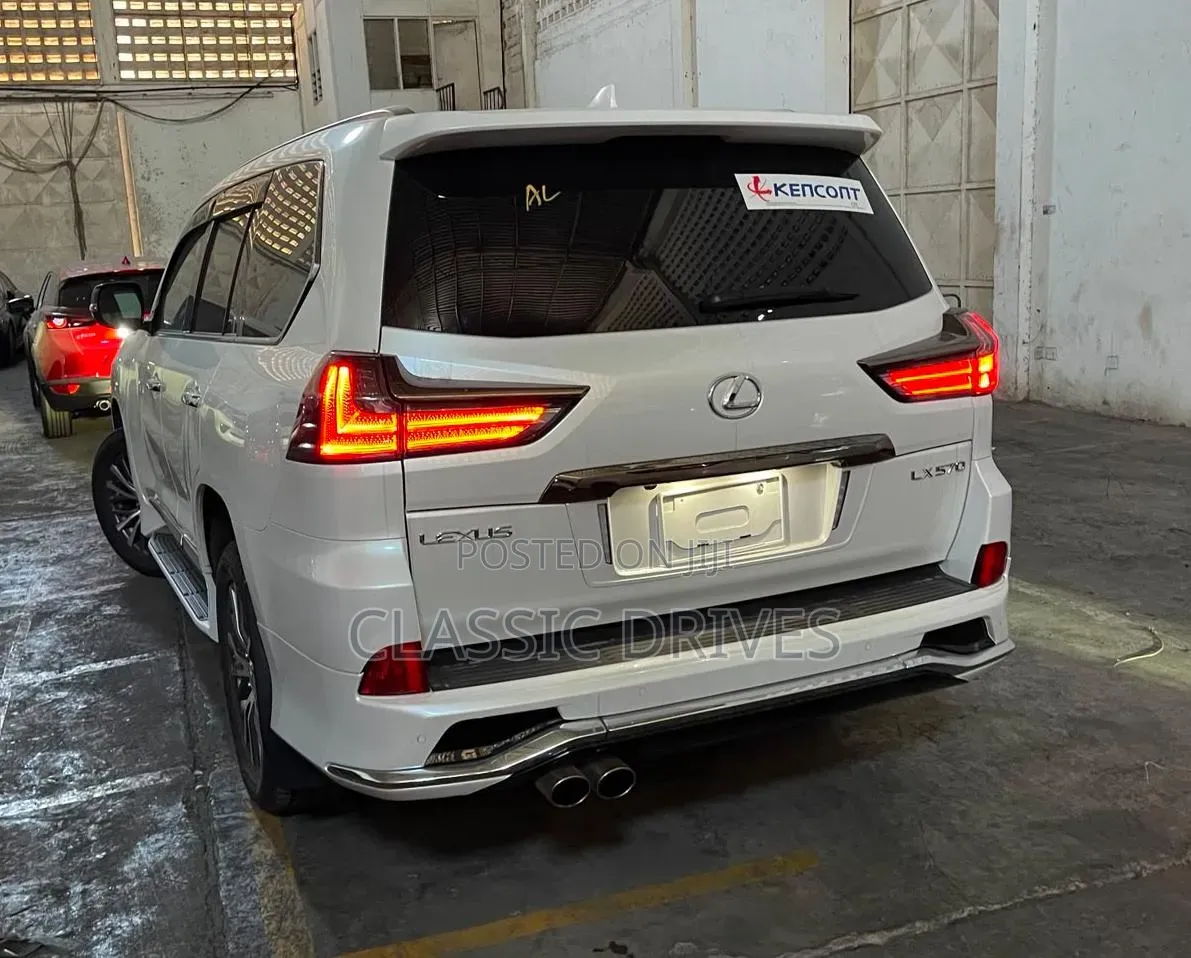 Lexus LX 2019 White
