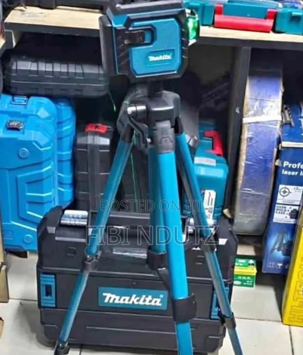 Makita Laser Lever,Comes With a Tripod and Rechargeable Batteries
