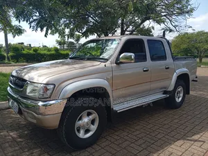 Toyota Hilux 2004 Beige