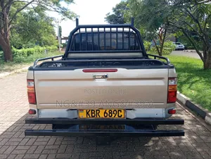 Toyota Hilux 2004 Beige