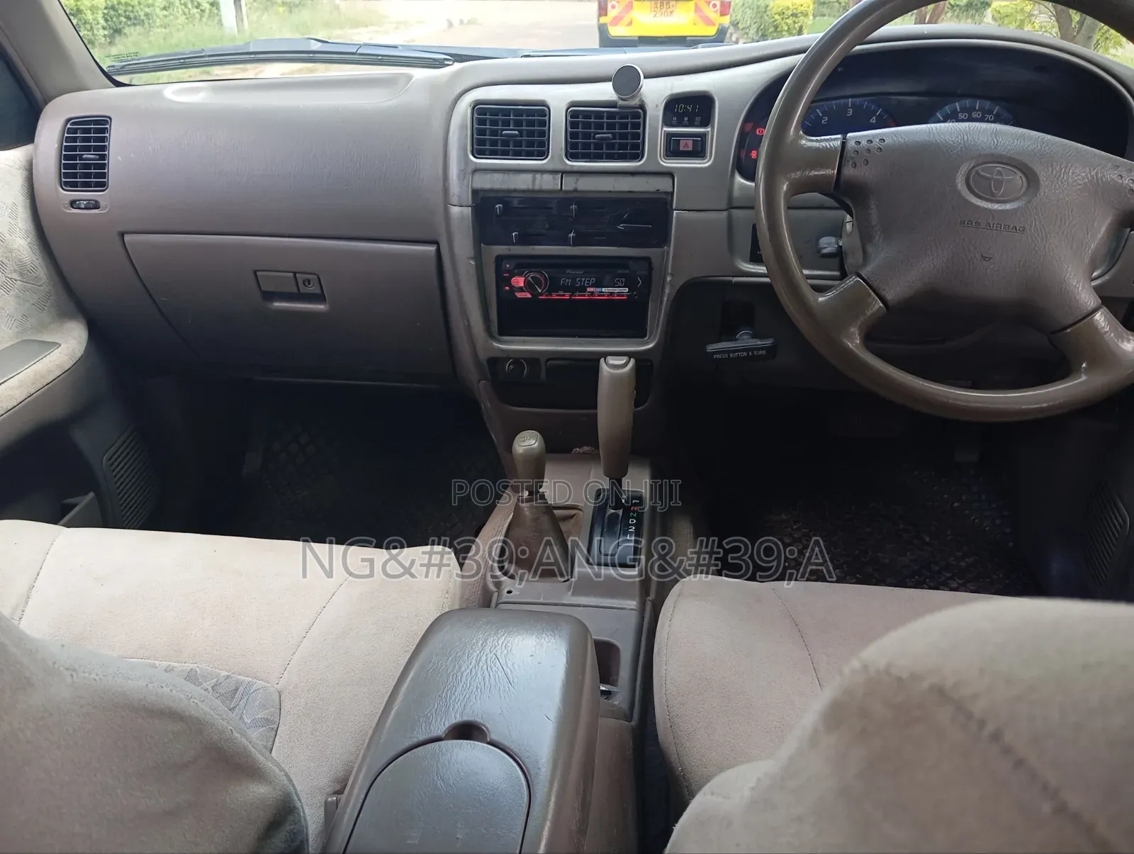Toyota Hilux 2004 Beige