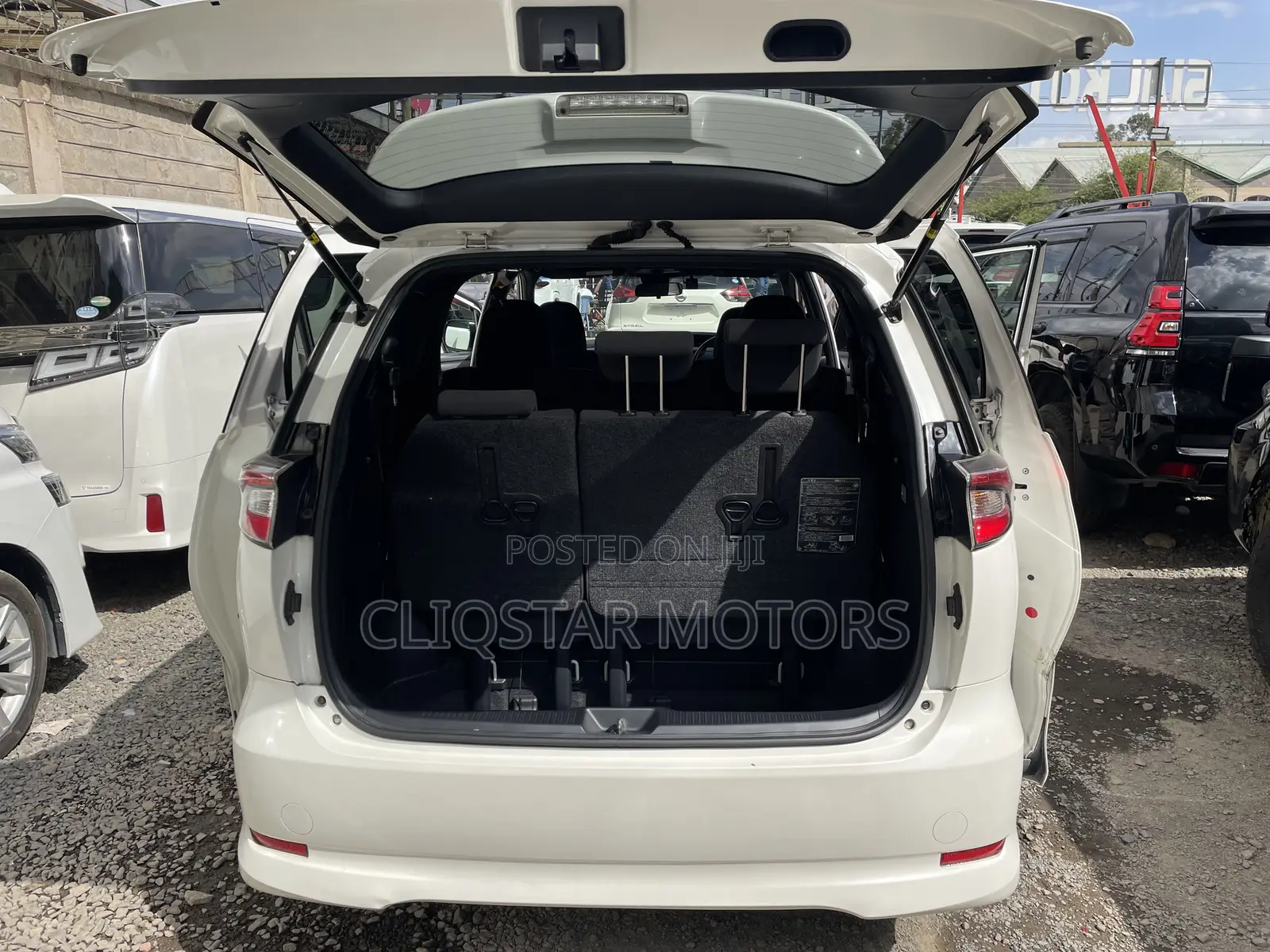 Toyota Estima 2018 White