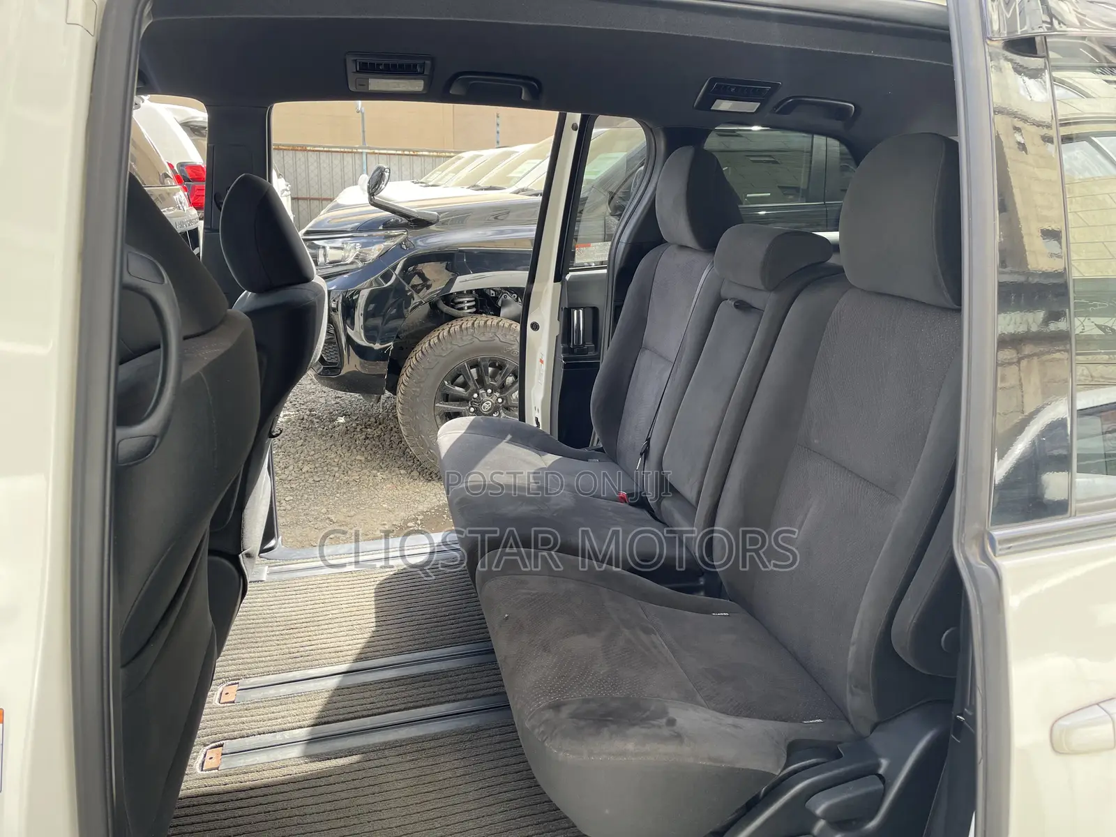 Toyota Estima 2018 White