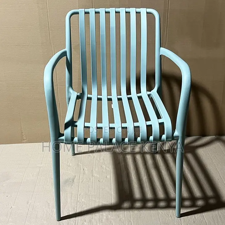Dining Chair: Outdoor Stackable Pp Plastic Armrest Chair