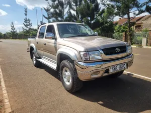 Toyota Hilux 2.5 Cab 2005 Gold