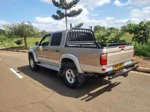 Toyota Hilux 2.5 Cab 2005 Gold