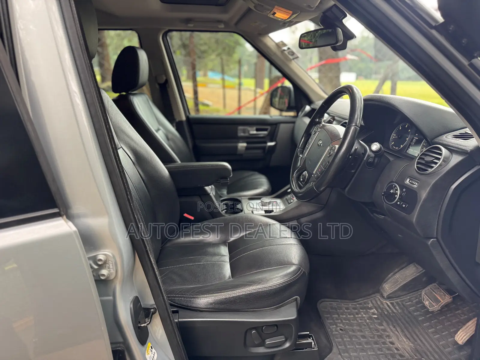 Land Rover Discovery 2015 Silver