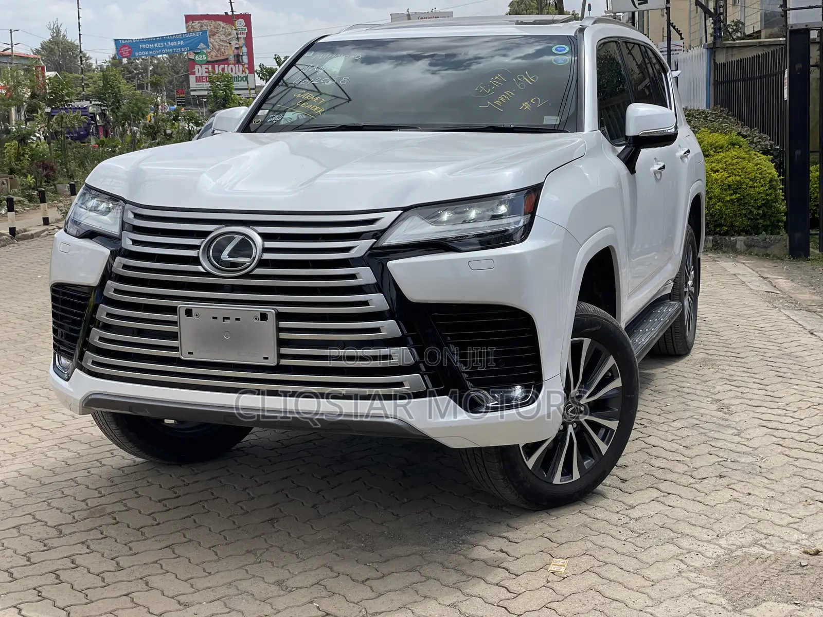 Lexus LX 600 2022 White