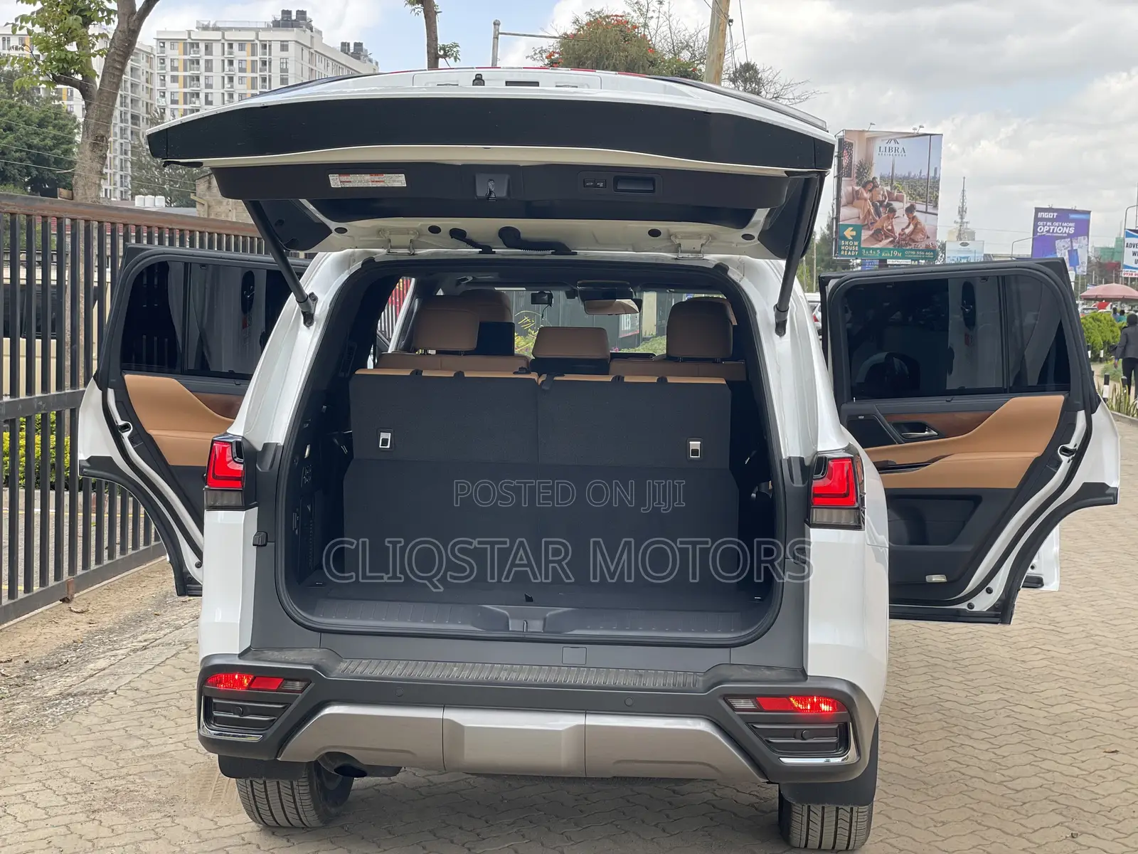 Lexus LX 600 2022 White