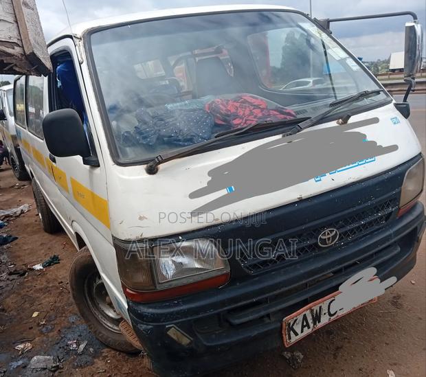 Toyota HiAce 1998 White