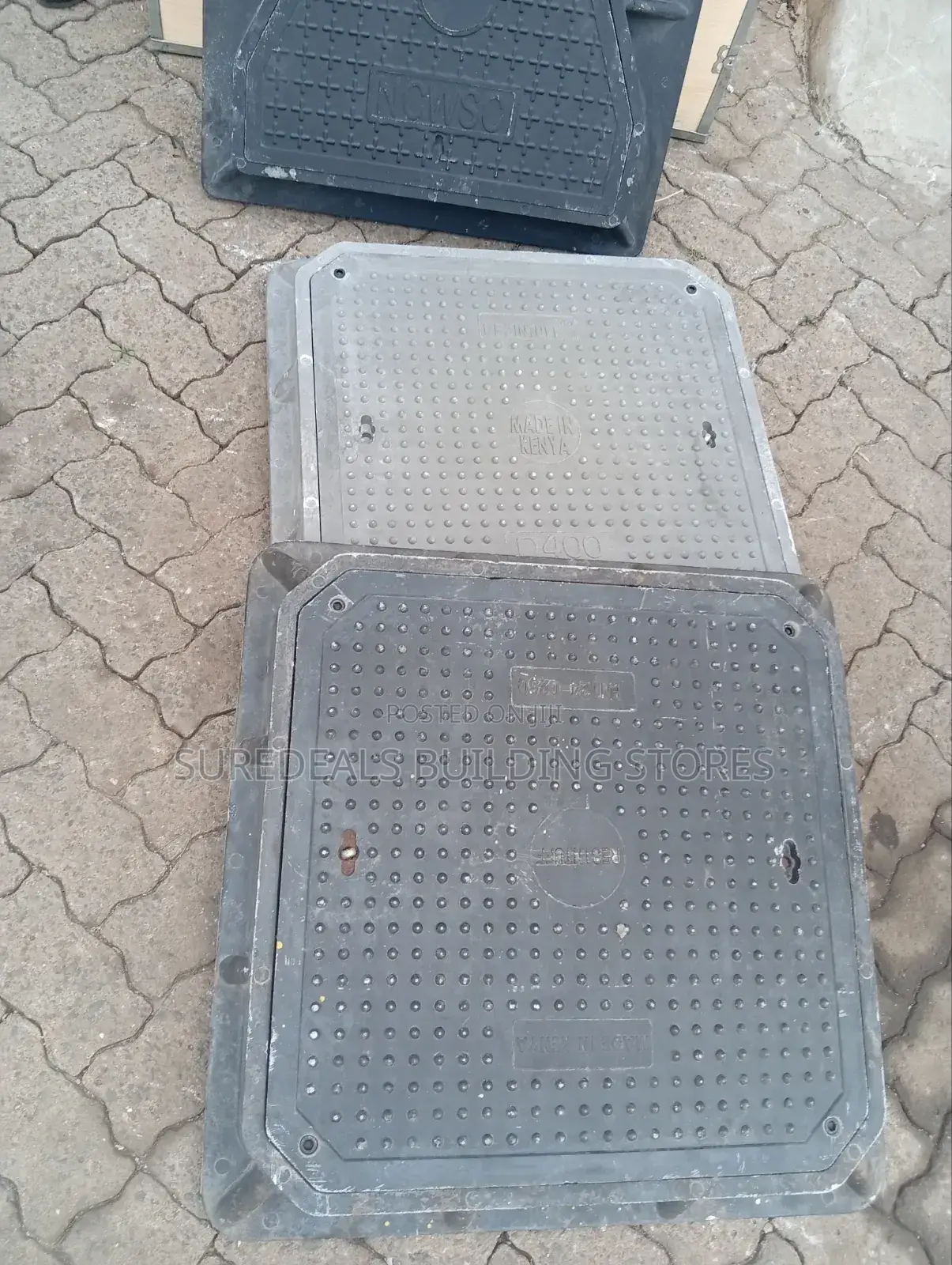 D400 Lockable Reinforced Fibre Manhole Cover