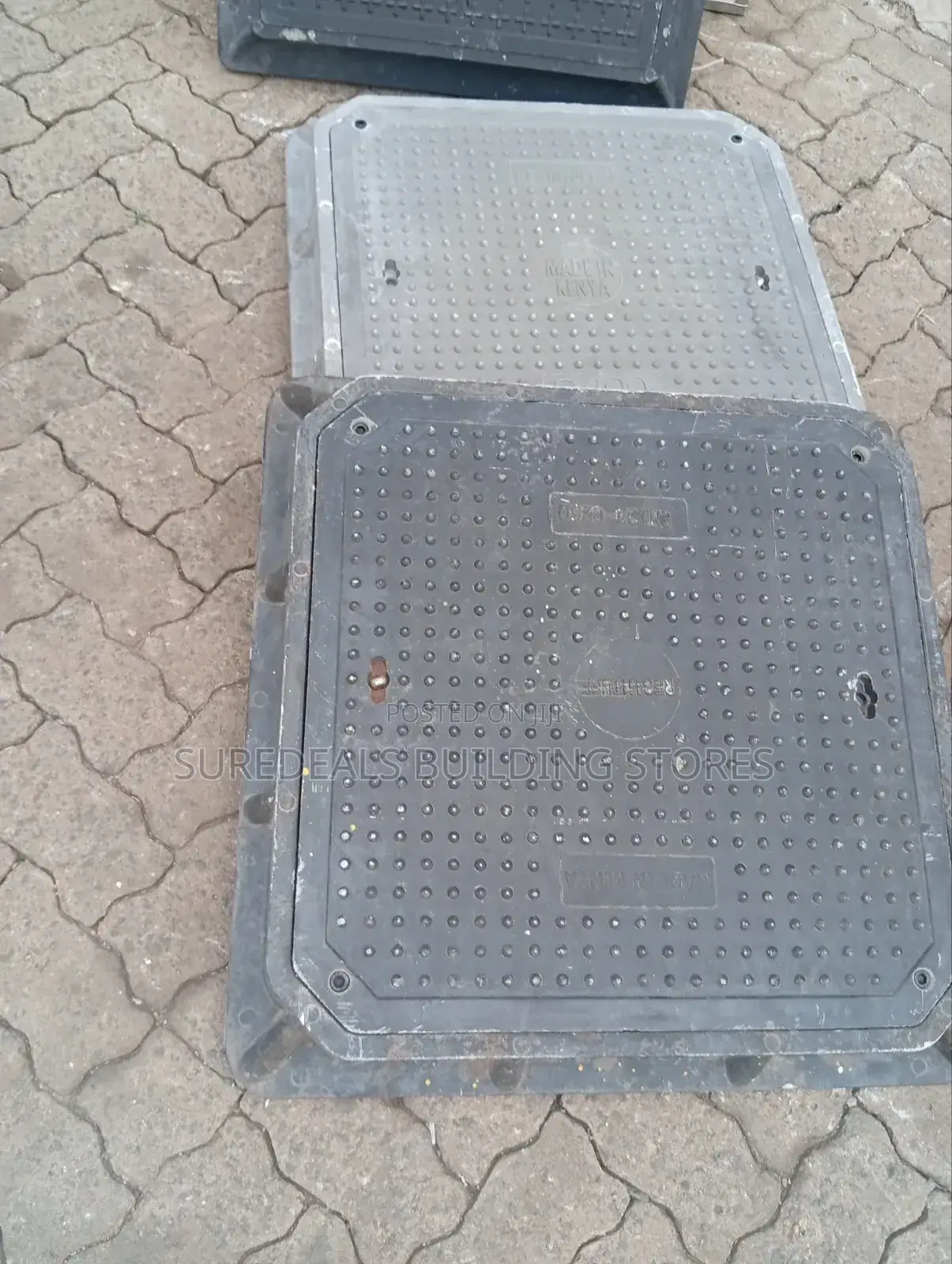 D400 Lockable Reinforced Fibre Manhole Cover