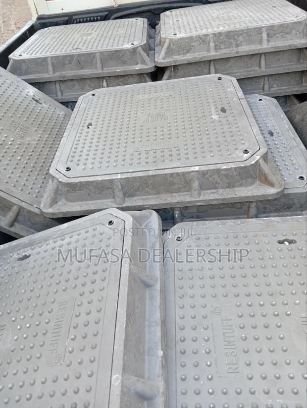 D400 Manhole Cover (Resintuff)