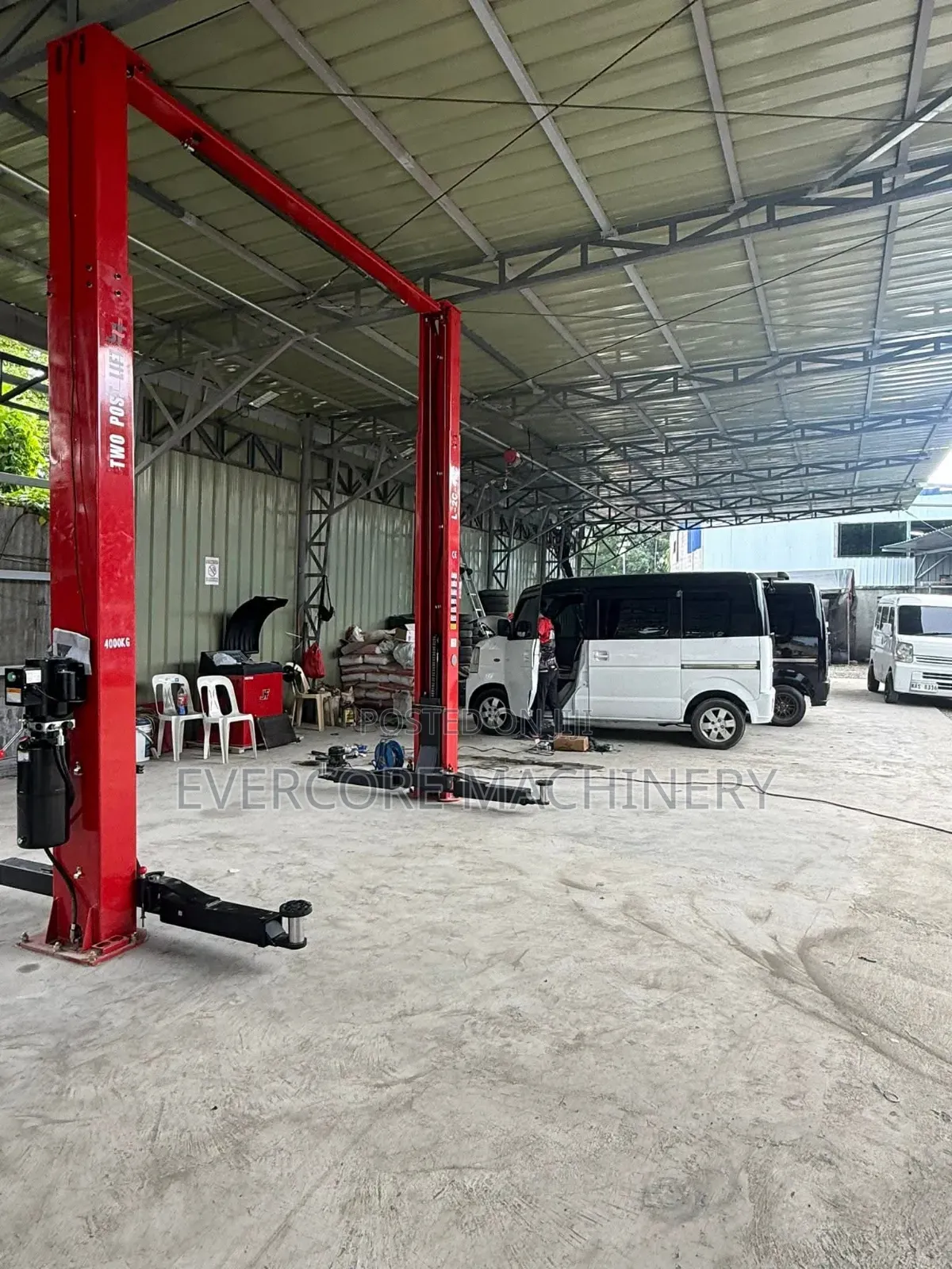 Sunshine Italy 5tonne Two Post Car Hoist/Lifter Machine.
