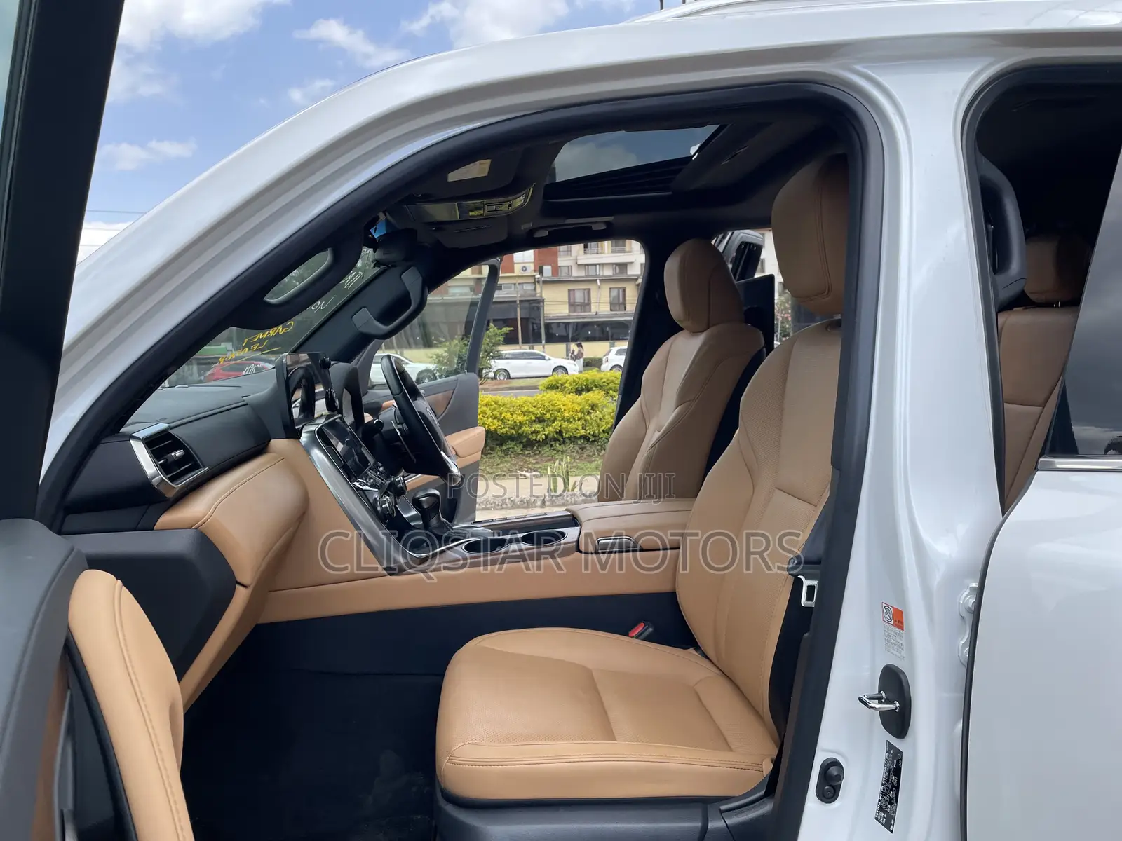 Lexus LX 600 2022 White