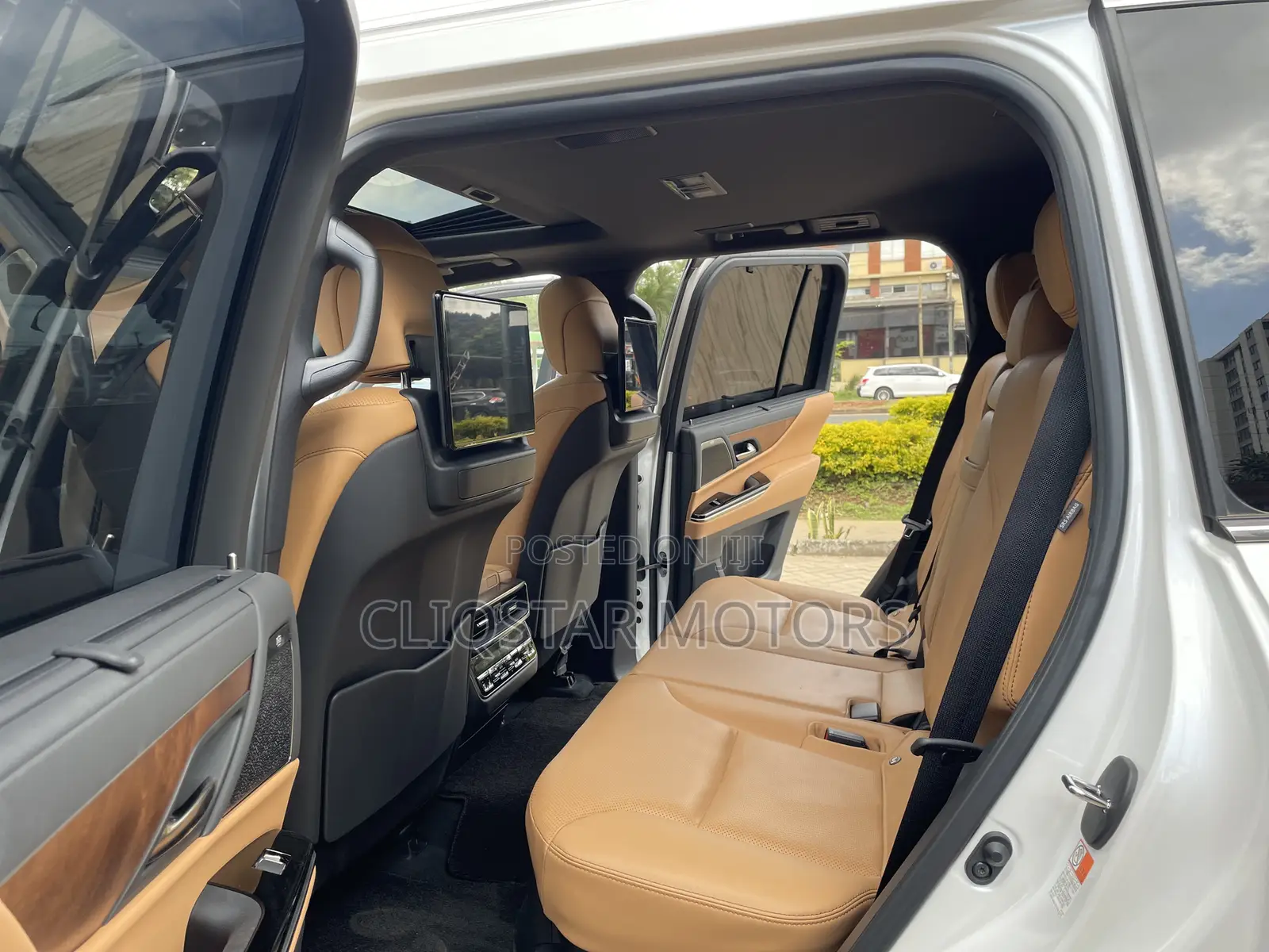 Lexus LX 600 2022 White