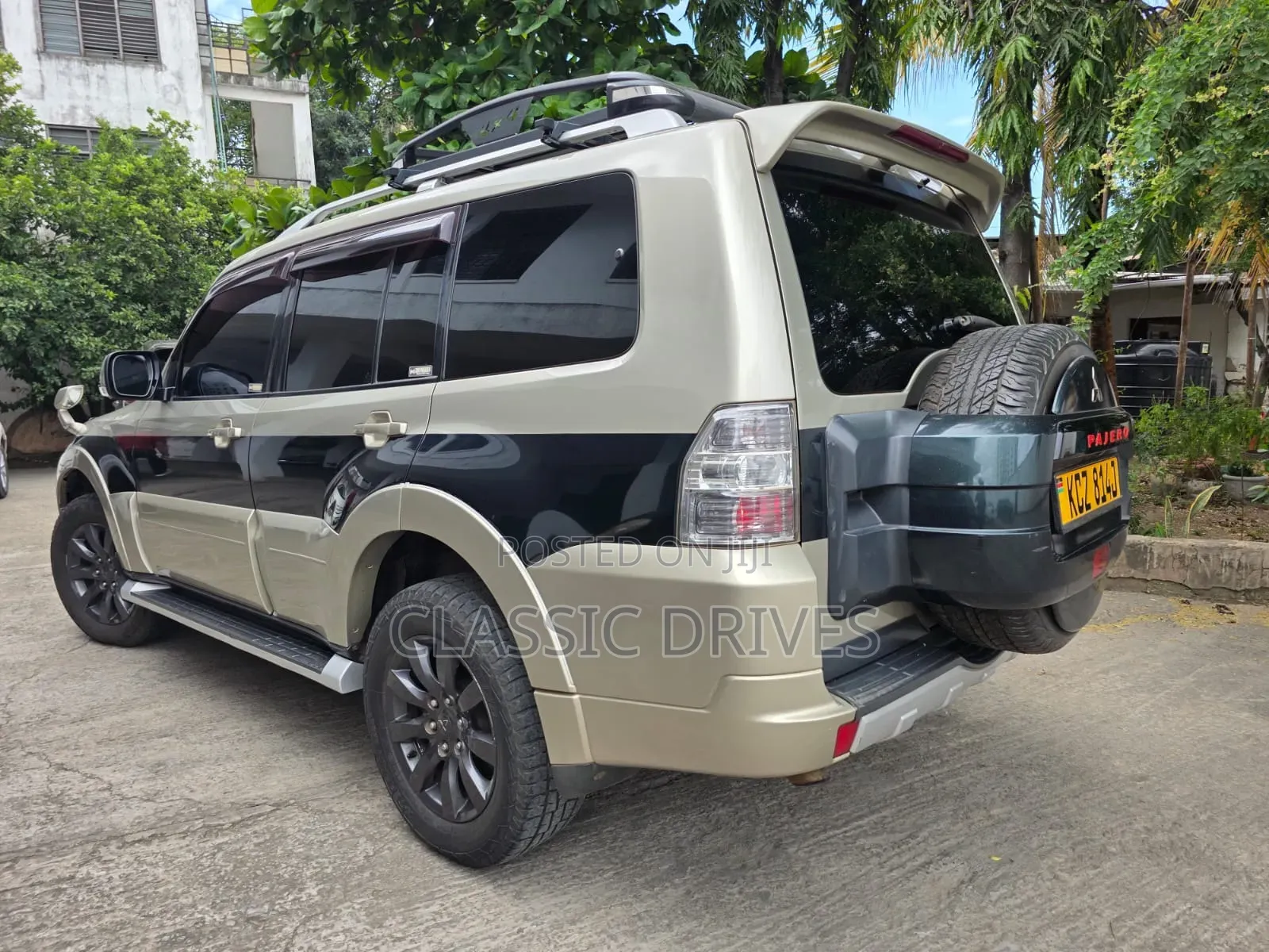 Mitsubishi Pajero 2015 Gold