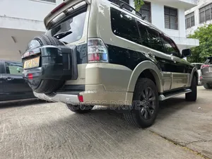 Mitsubishi Pajero 2015 Gold
