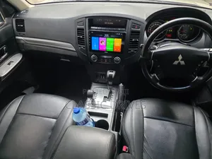 Mitsubishi Pajero 2015 Gold
