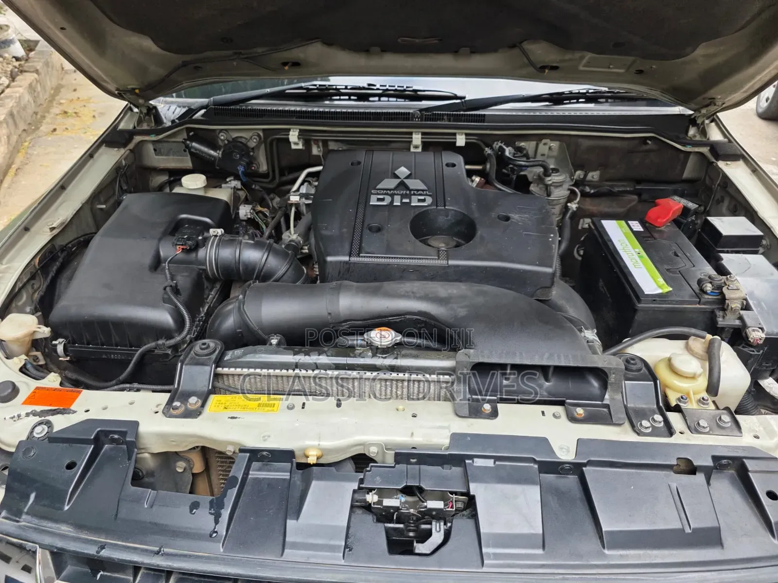 Mitsubishi Pajero 2015 Gold