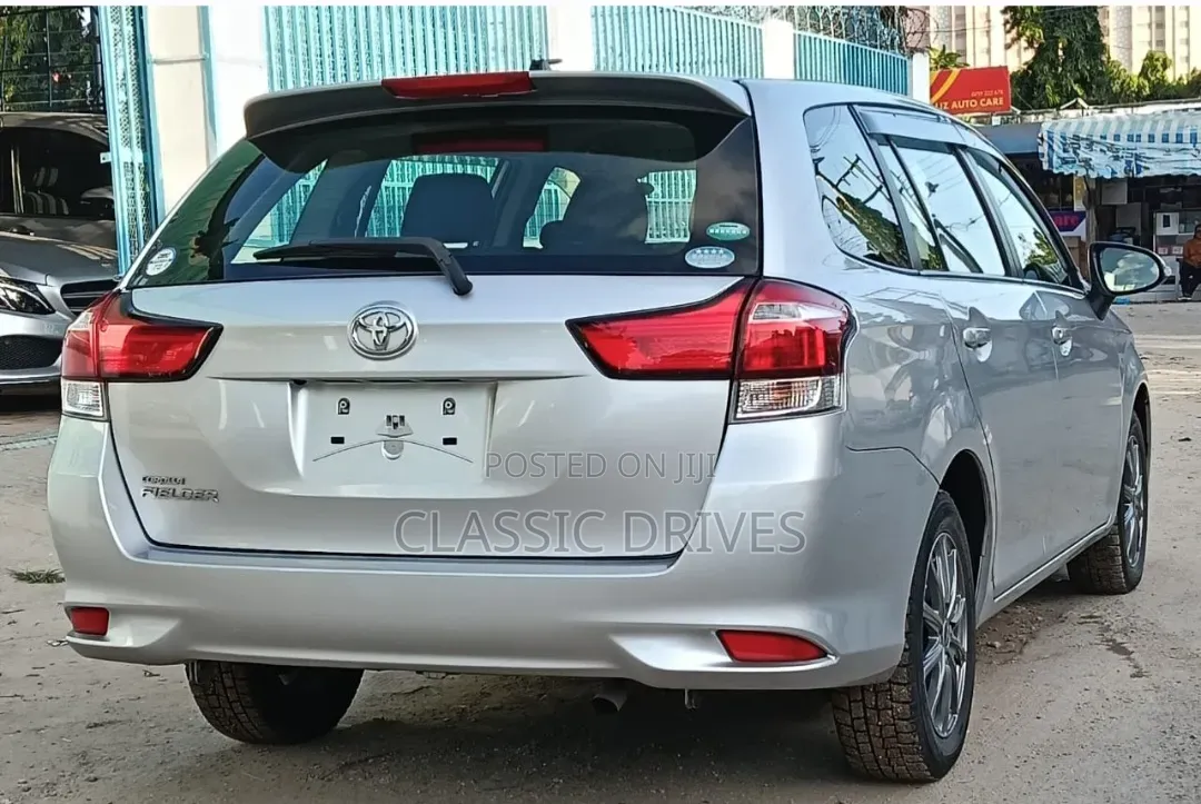 Toyota Corolla Fielder 2019 Silver