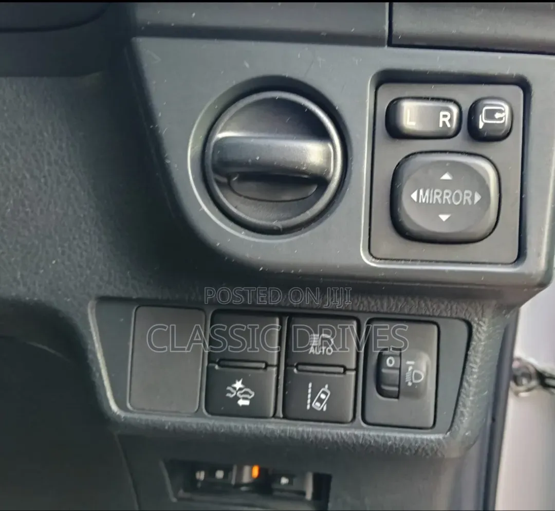 Toyota Corolla Fielder 2019 Silver