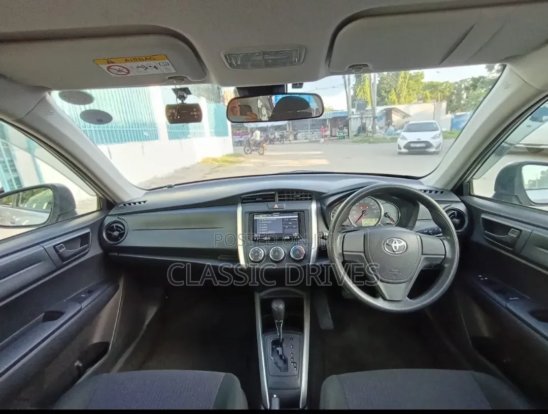 Toyota Corolla Fielder 2019 Silver