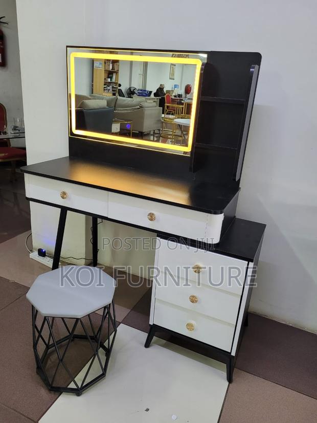 Vanity Set : Modern Black and White Vanity Set With Lighting
