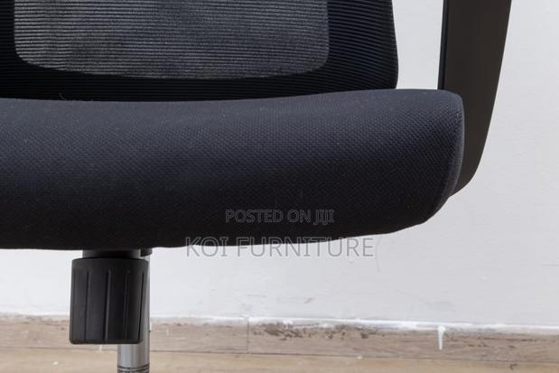 Office Chair : Black Mesh Ergonomic Office Chair -Adjustable Headrest - thumbnail 3