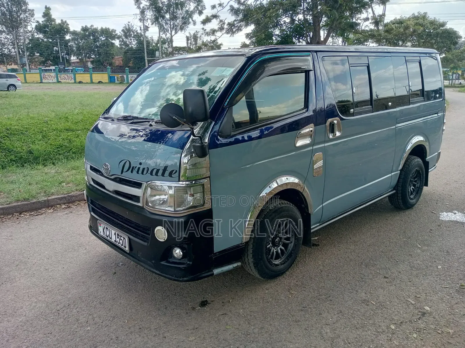 Toyota HiAce 2013 Blue