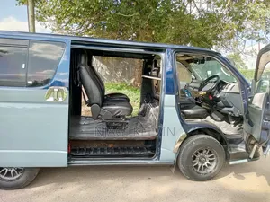 Toyota HiAce 2013 Blue