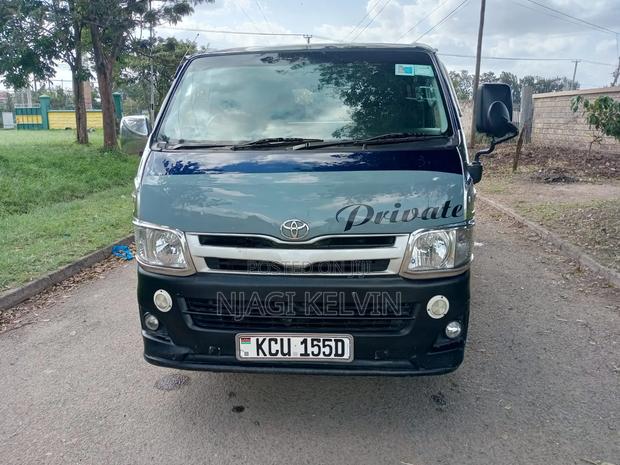 Toyota HiAce 2013 Black