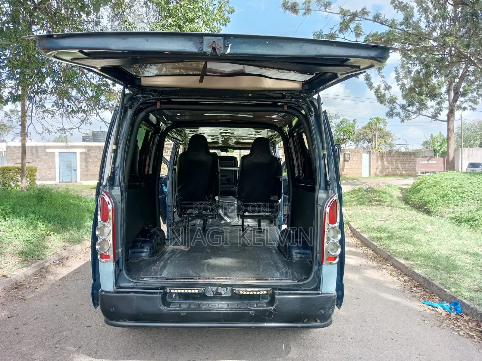 Toyota HiAce 2013 Blue