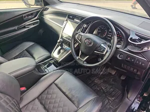 Toyota Harrier 2.0 2018 Black