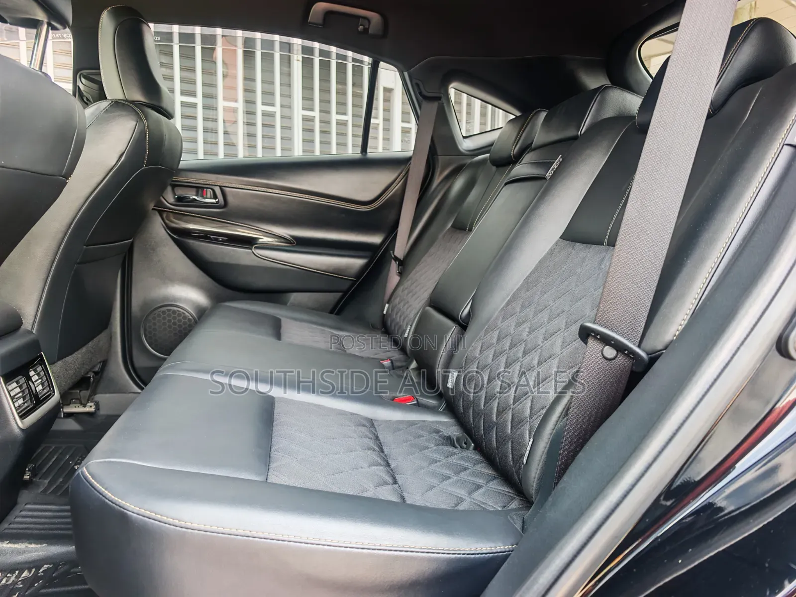 Toyota Harrier 2.0 2018 Black