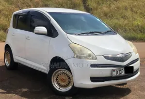 Toyota Ractis 1.5 FWD 2010 White