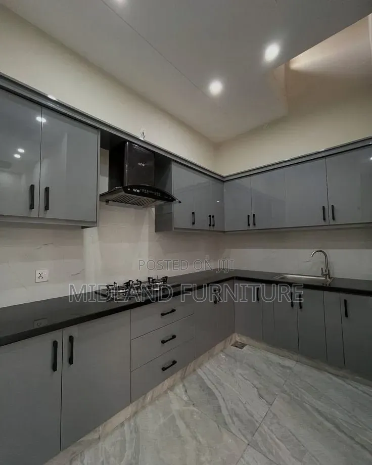 Kitchen Cupboard / Kitchen Cabinet Fitting