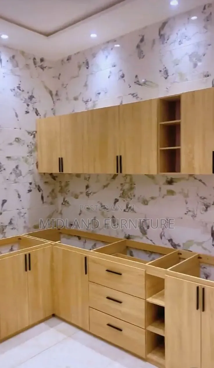 Kitchen Cupboard / Kitchen Cabinet Fitting