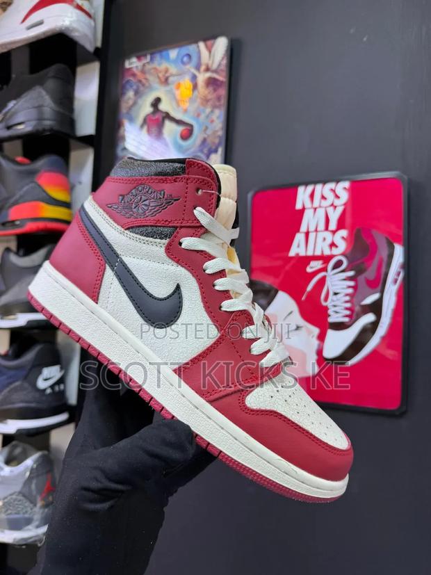 Nike Air Jordan 1 Retro High "Chicago Lost and Found - thumbnail 2