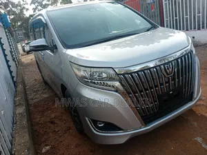 Toyota Esquire 2018 Silver
