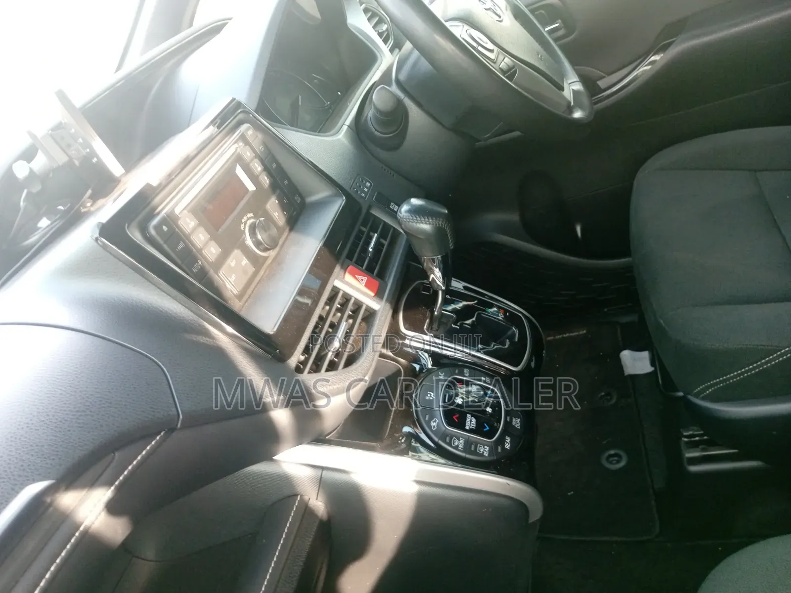 Toyota Esquire 2018 Silver