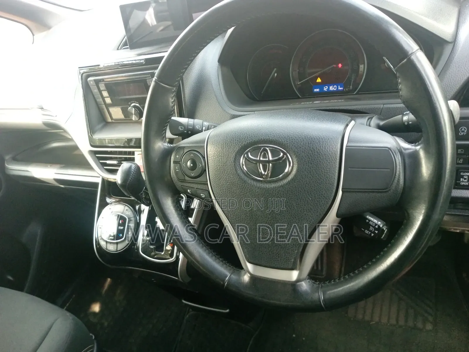 Toyota Esquire 2018 Silver
