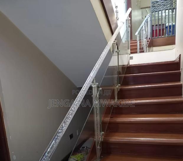 Transparent Handrail Profile Staircase - main view
