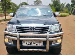 Toyota Hilux 2013 Black