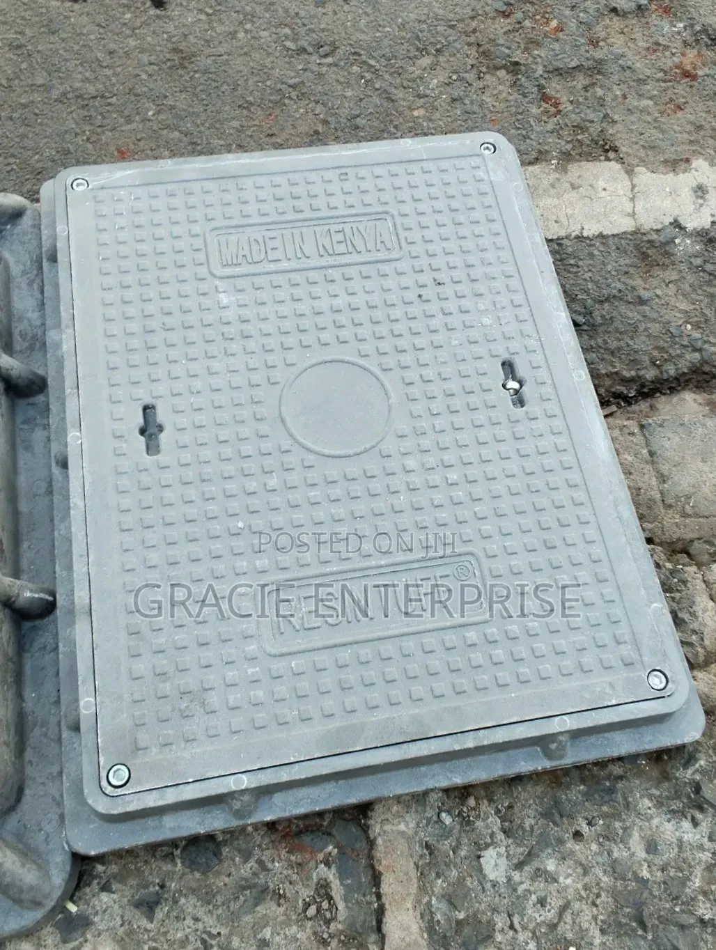 Reinforced Fibre Lockable Manhole Cover