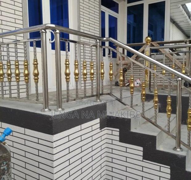 Chrome Piped Hand Rail Staircase With Glass Balustrade - thumbnail 5
