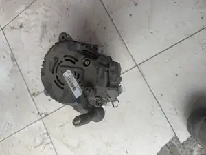 Alternator Nissian Serena