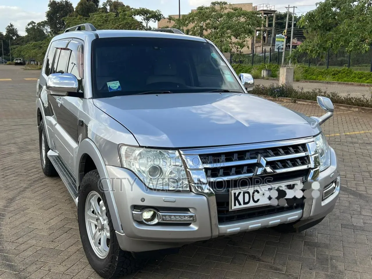 Mitsubishi Pajero V80 3.2 DI-D 2015 Silver