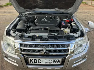 Mitsubishi Pajero V80 3.2 DI-D 2015 Silver